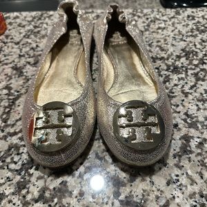 Tory Burch Reva Vintage Metallic Leather (Metal Logo) Platinum Gold Size 8.5